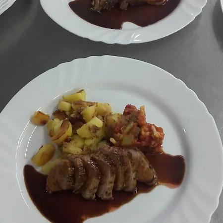 Koruna בית הארחה 2*