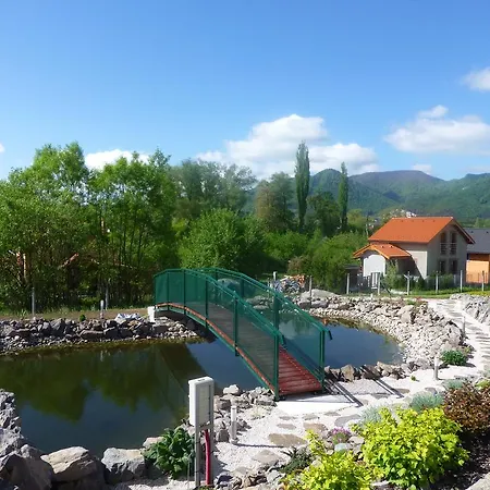 Koruna בית הארחה 2*