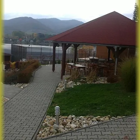 Koruna בית הארחה 2*